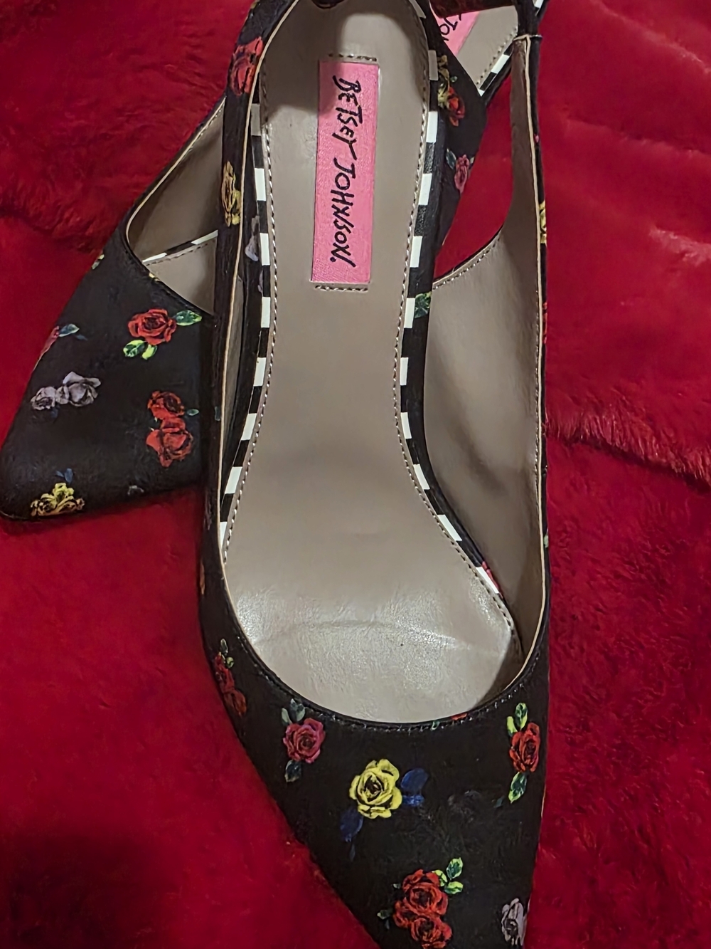 Betsey Johnson Black Floral Pointed Toe Slingback Pumps - Picture 3 of 4